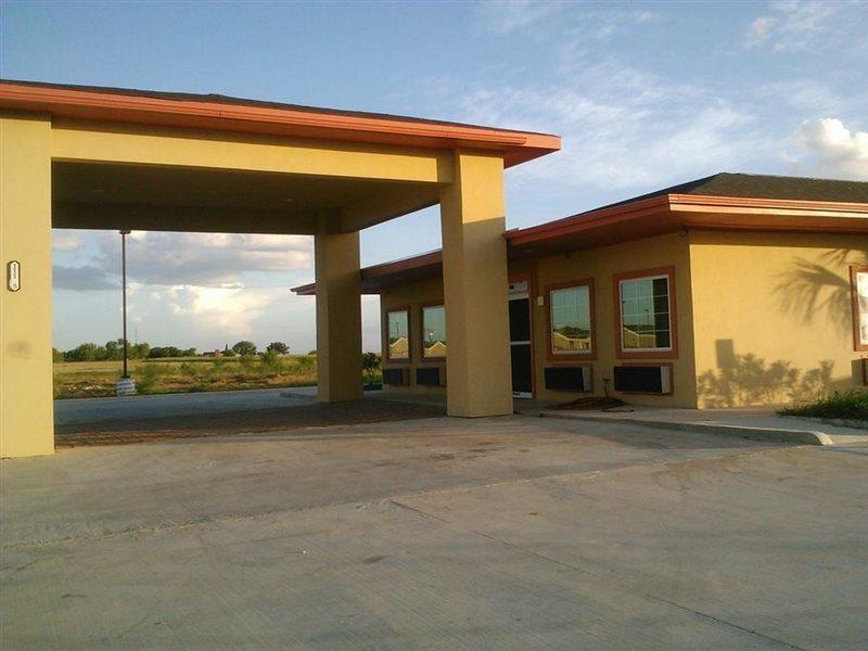 Rodeway Inn Dilley Екстериор снимка