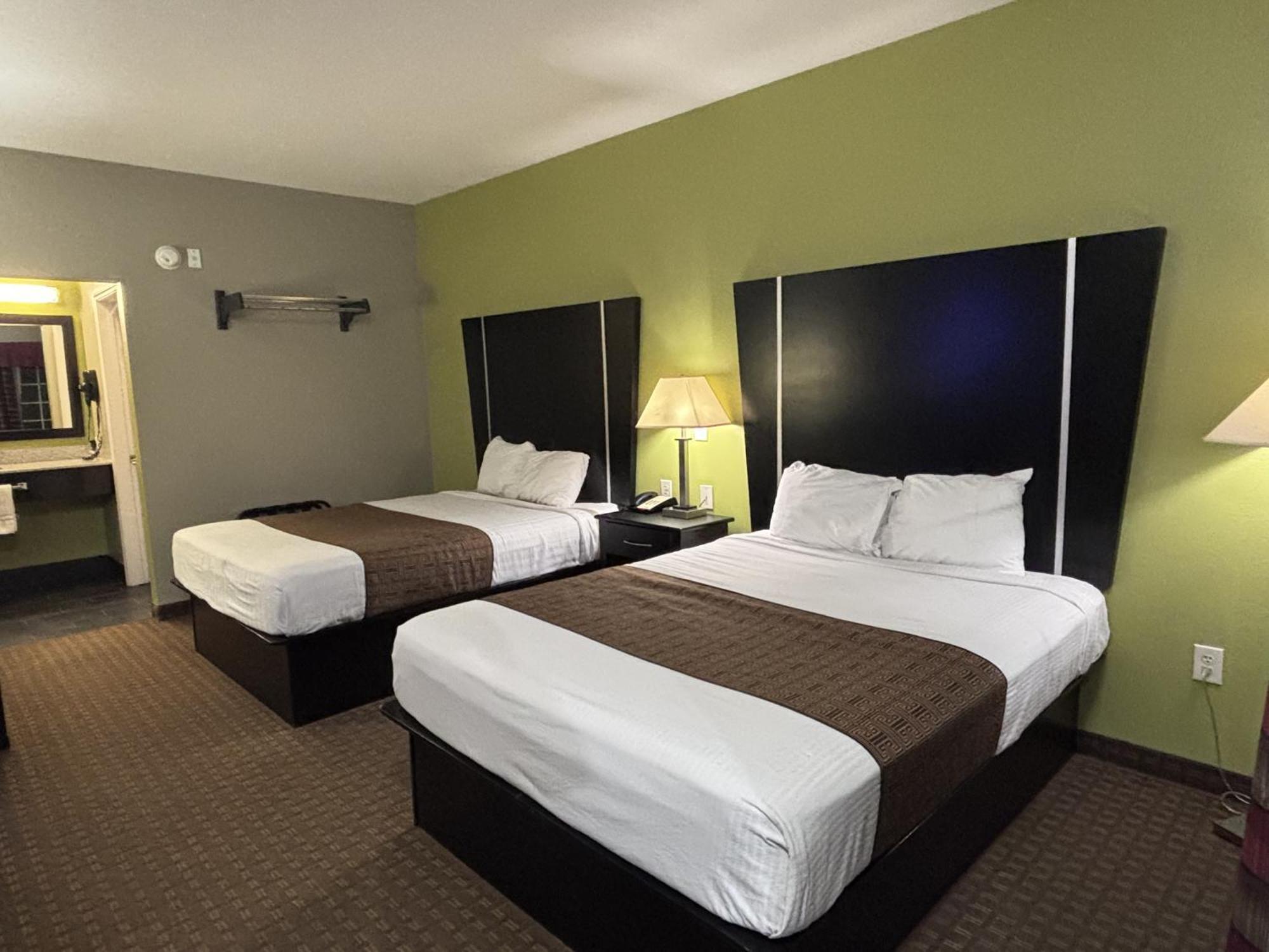 Rodeway Inn Dilley Екстериор снимка