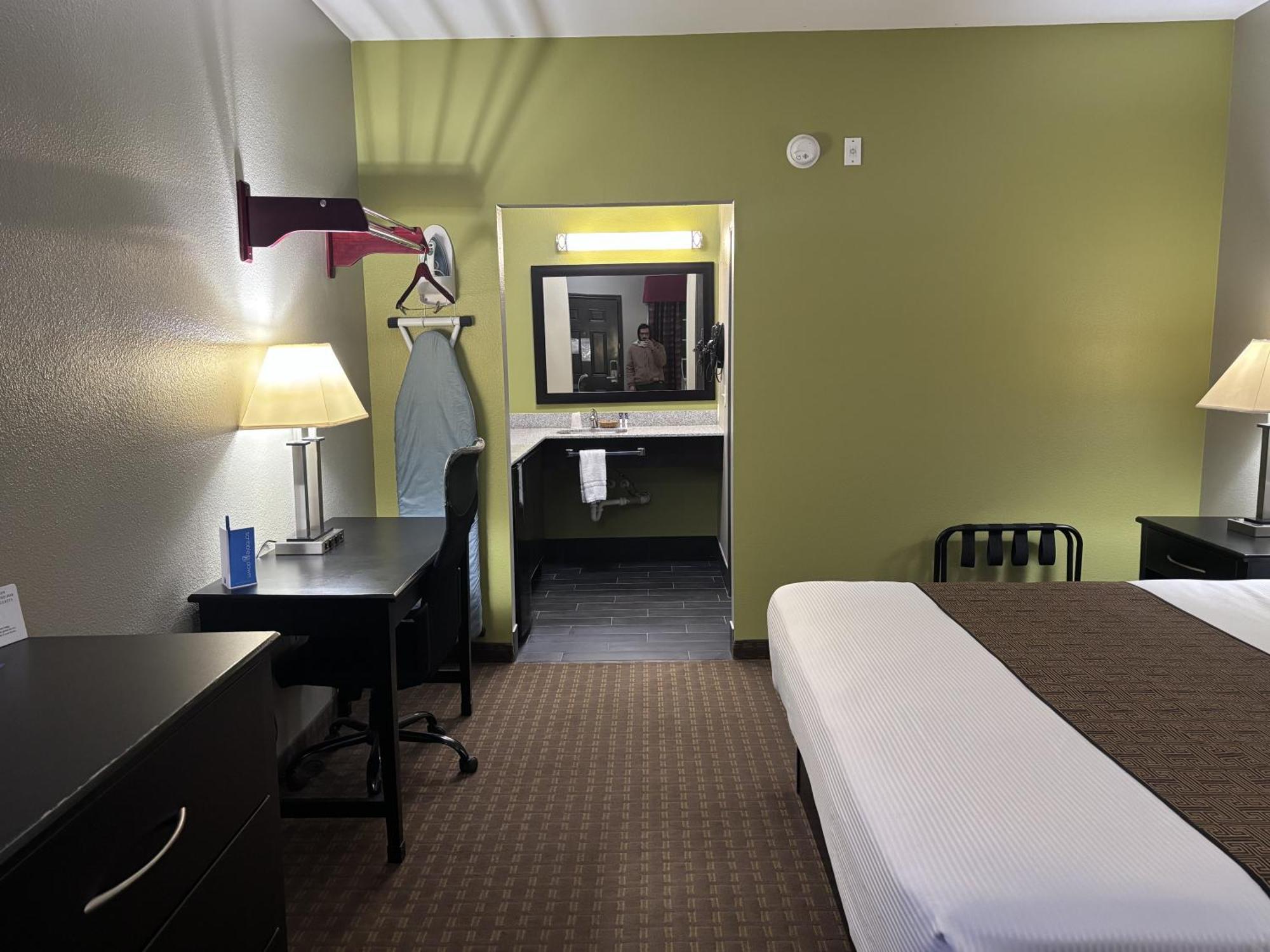 Rodeway Inn Dilley Екстериор снимка