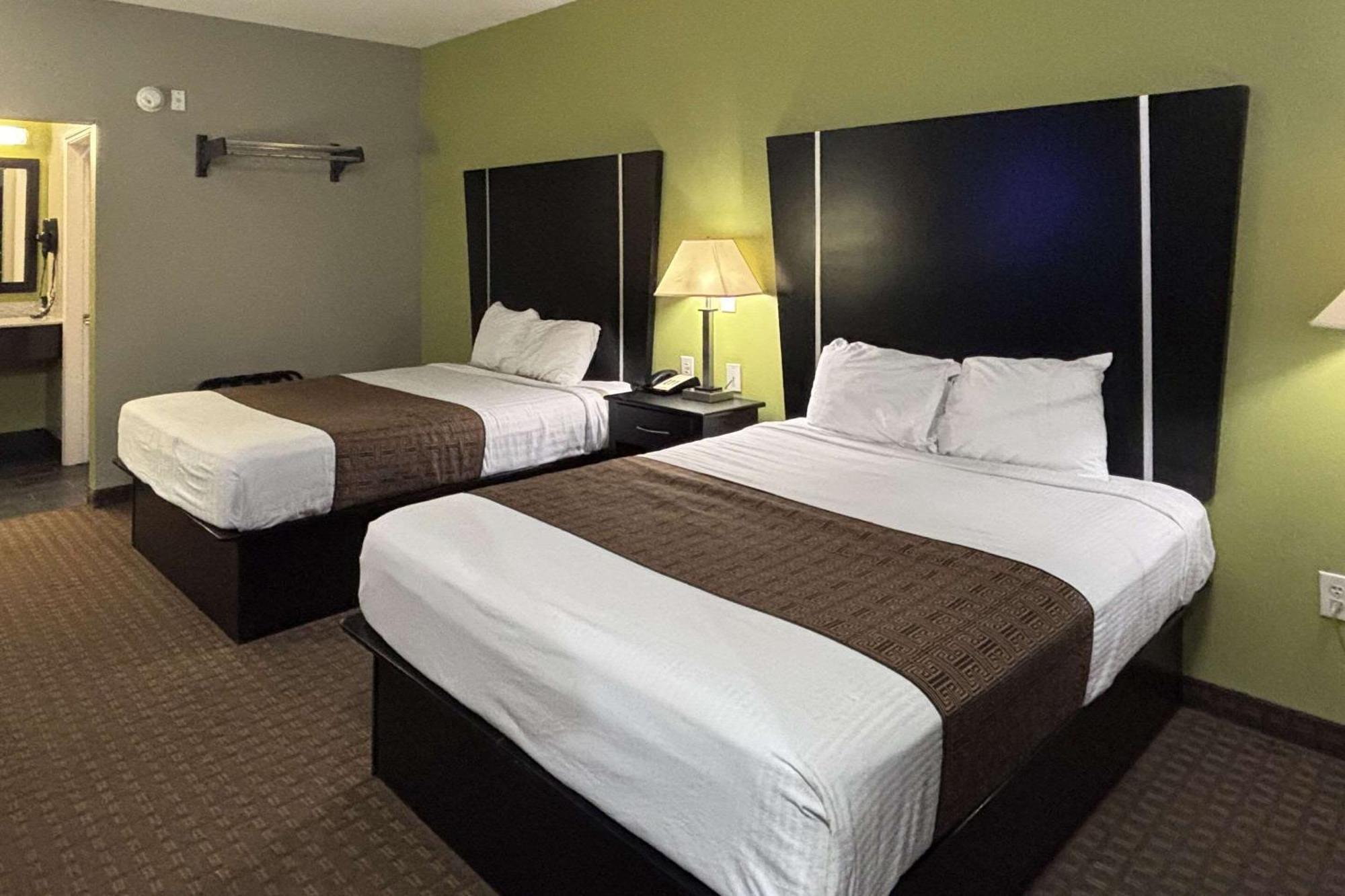 Rodeway Inn Dilley Екстериор снимка