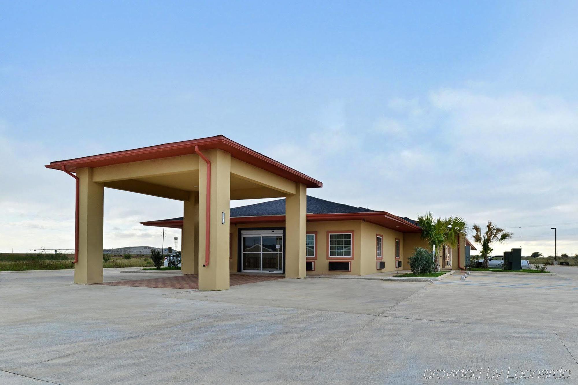 Rodeway Inn Dilley Екстериор снимка