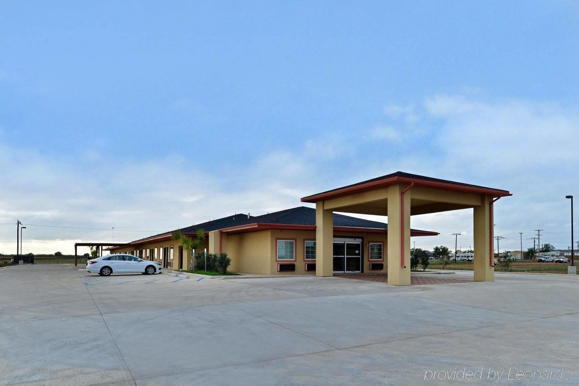 Rodeway Inn Dilley Екстериор снимка